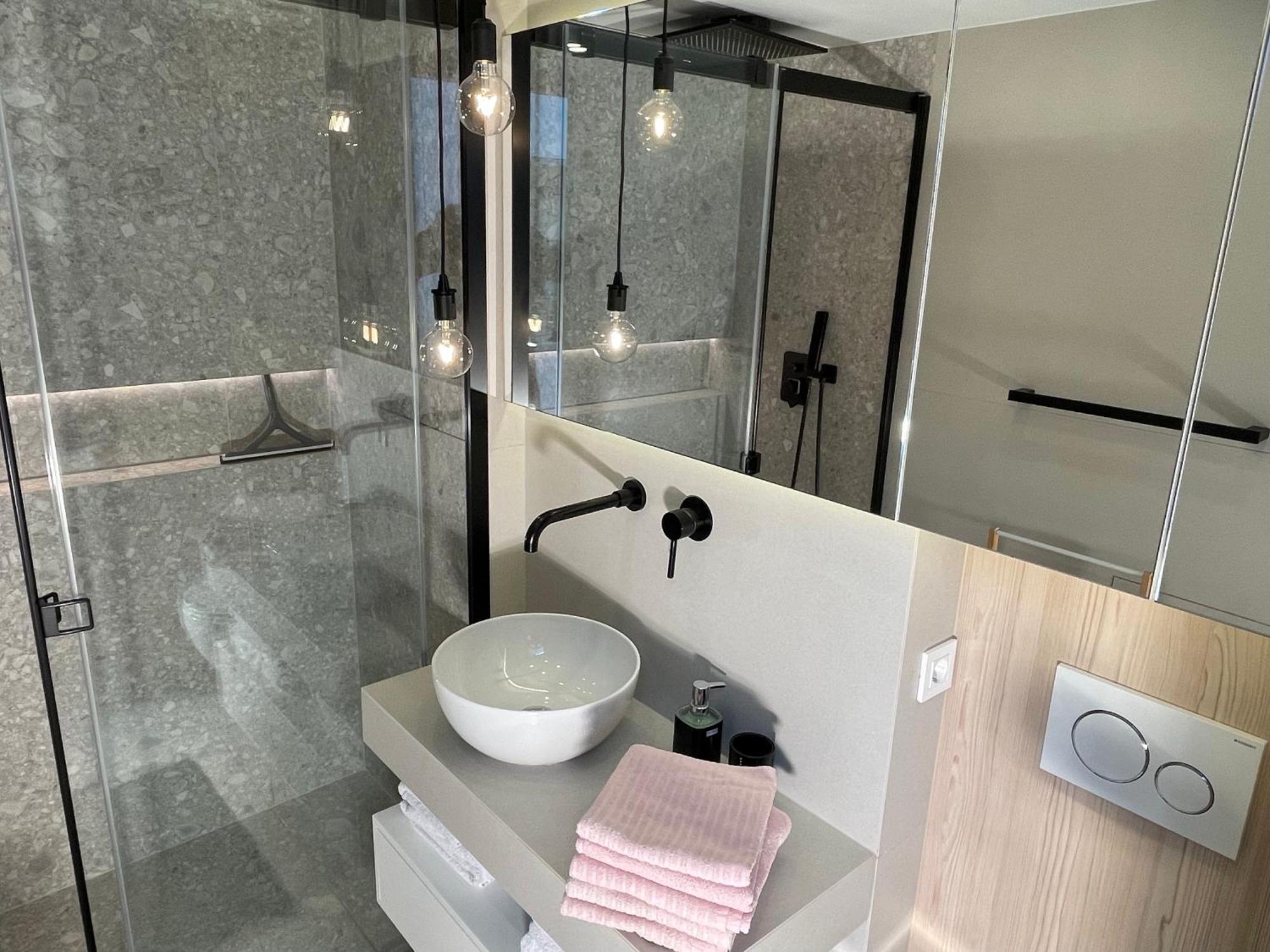 Obsidian Apartment *