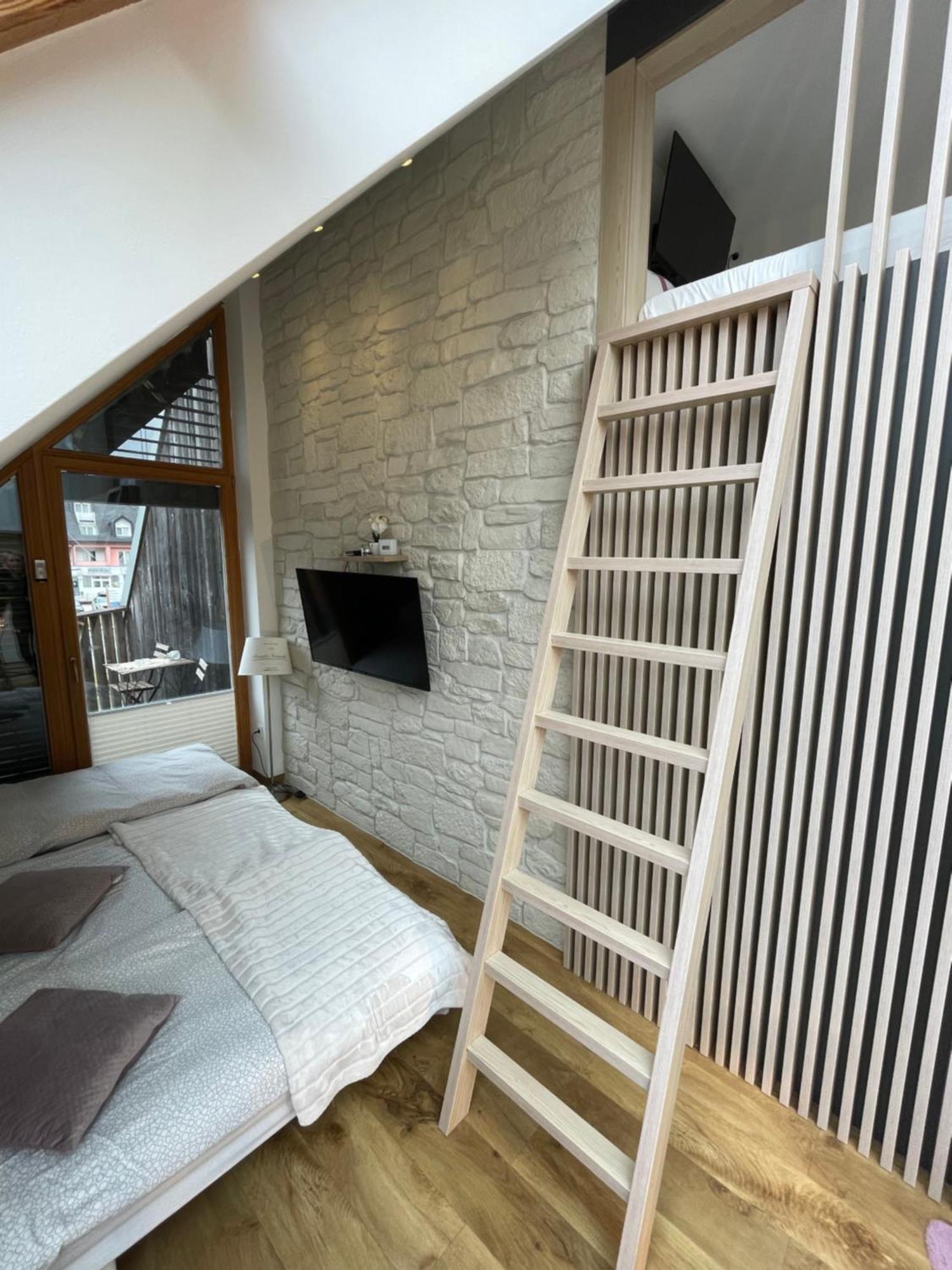 Obsidian Apartment *